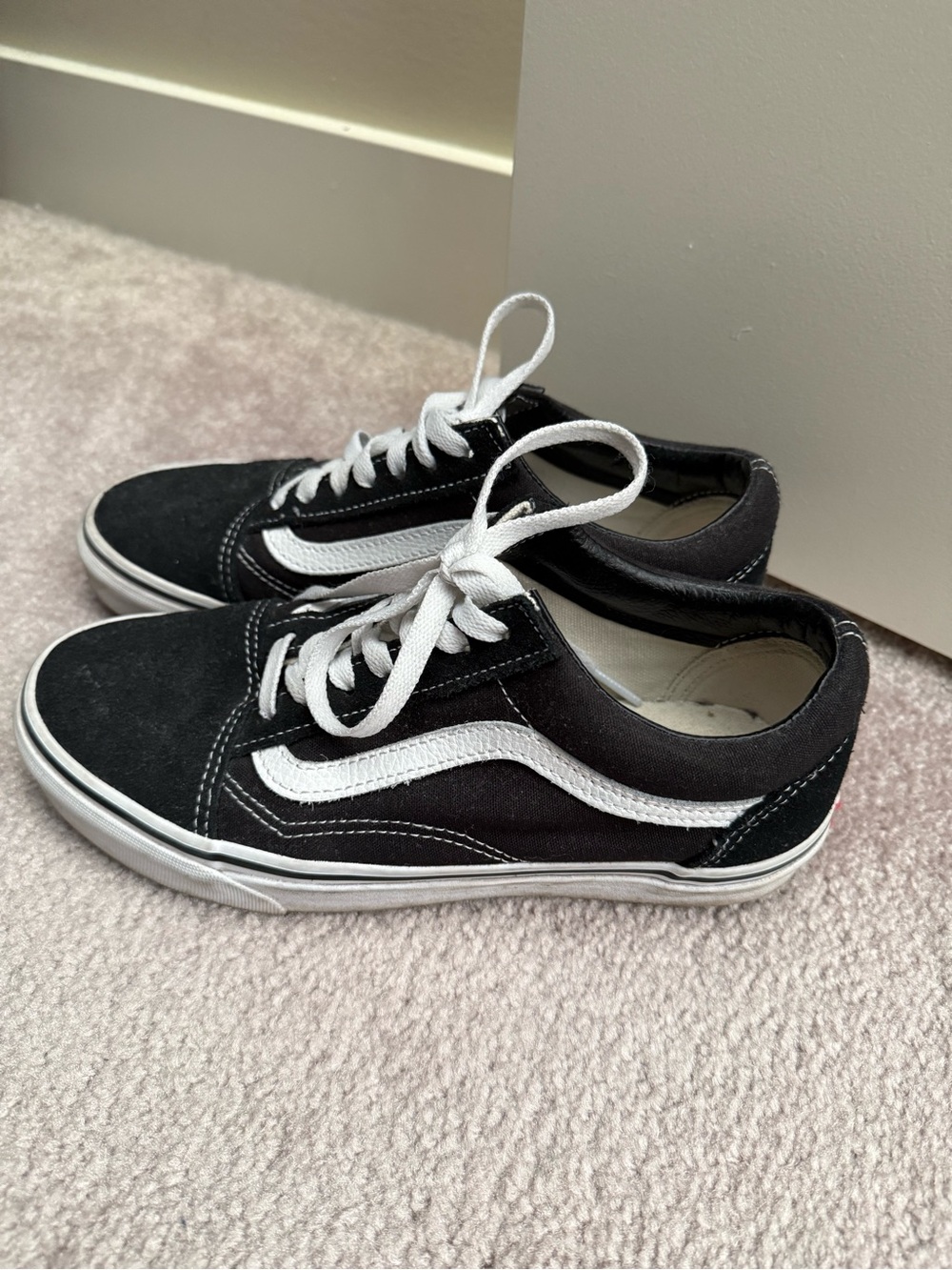 Vans Old Skool Shoe Black and White Unisex Sneakers - Picture 4 of 8